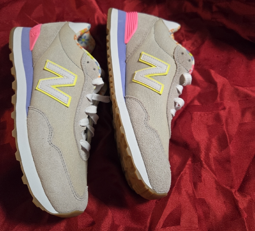 Last Cco  Final Price ..NB  Cream Sneakers with Yellow Flower Highlights - Picture 4 of 9